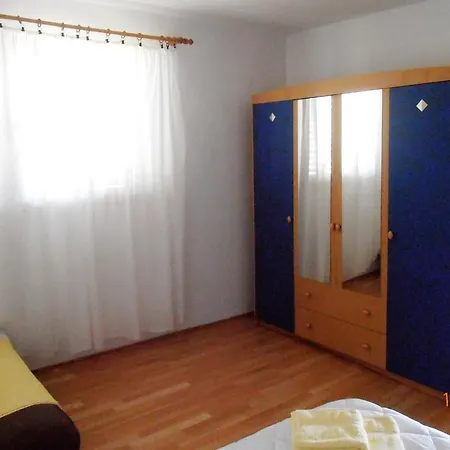 Pillar Apartment *